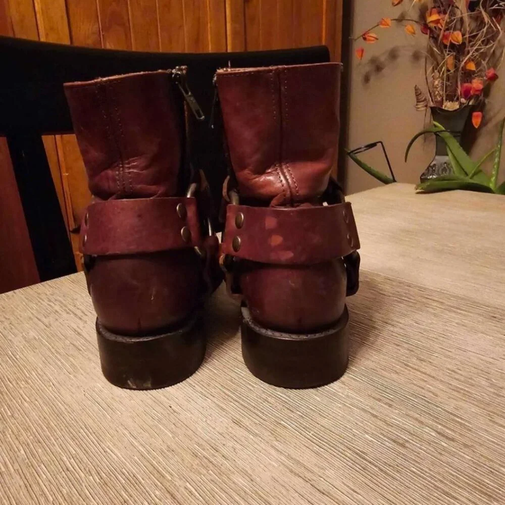 Size 6 Frye Brand leather boot w inside zipper - Picture 4 of 5